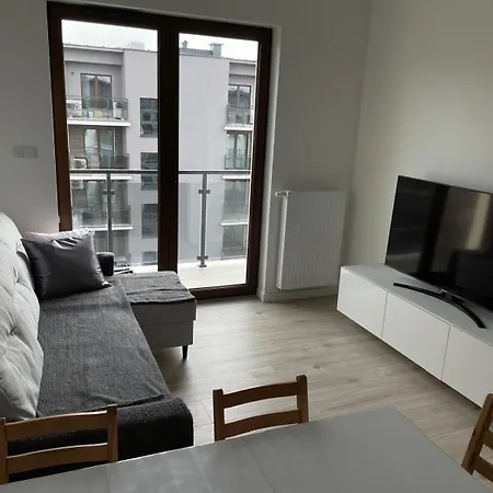 Airconditioned - Lupi I Kuba - Family 琴斯托霍瓦