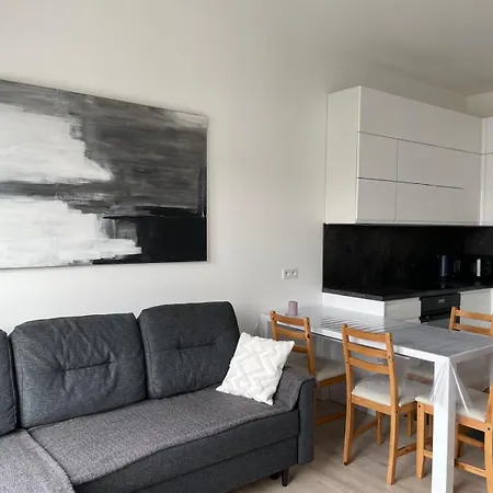 Airconditioned - Lupi I Kuba - Family * 琴斯托霍瓦